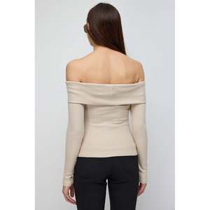 เสื้อยืดแขนยาวเปิดไหล่ - Product Image 5