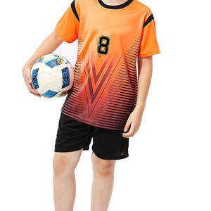 Conjunto de uniforme de camiseta de fútbol con logotipo personalizado de alta calidad, ropa de fútbol hecha en Pakistán de la mejor calidad, camiseta de fútbol de entrenamiento de nuevo estilo - Product Image 2