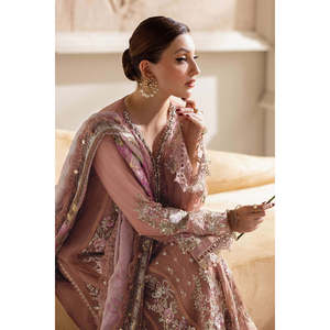 Maria.B. Robe de mariée rose thé à col en V et manches longues, coupe trapèze, imprimé floral, taille naturelle, en mousseline brodée - MPC-25-105 - Product Image 5