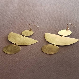 Pendientes de latón con múltiples piedras preciosas de calidad superior Estilo de fiesta lindo Chapado en plata y oro para regalos a precio mayorista - Product Image 3