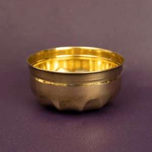 Tazón de servicio de latón acabado a mano de calidad superior con detalles étnicos para Decoración de cocina tradicional u ocasiones festivas - Product Image 4