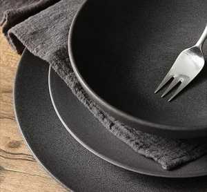 ชุดอาหารค่ำหรูหราทันสมัย 6 ชิ้น จานและชามเซรามิกสโตนแวร์สีดำด้าน เป็นมิตรกับสิ่งแวดล้อมและทนทาน - Product Image 2