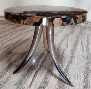 Mesa de Centro Moderna con Base de Cuerno y Marco Elegante para Interiores Minimalistas, Mesa de Centro Premium de Cuerno de Vaca - Product Image 1