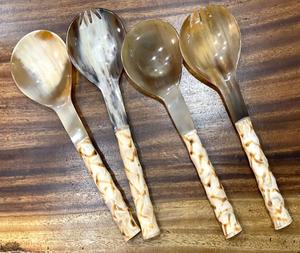 Ensemble de cuillères en corne de buffle faites à la main exquis ustensiles de cuisine de qualité supérieure avec poignée en plastique pour les fêtes et les repas - Product Image 1