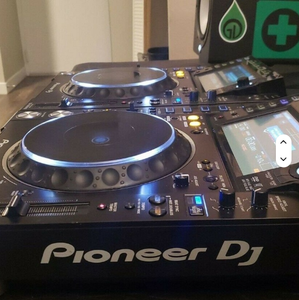 Nuevo Conjunto de DJ de Última Generación 2x CDJ 2000 Nexus 2 1x DJM 2000 Nexus - Product Image 1