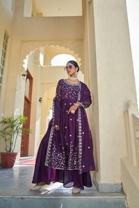 Exclusivo de alta calidad nuevo patrón Nyra Cut Kurti y parte inferior completa Sharara con juego Dupatta a juego para mujeres y niñas - Product Image 6