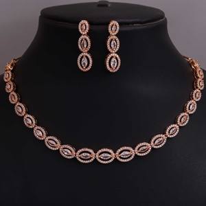 ชุดสร้อยคอวงกลมชุบทองประดับด้วยคิวบิกเซอร์โคเนียและต่างหูเข้าชุด ทำจากโลหะผสม เหมาะสำหรับงานแต่งงานและงานปาร์ตี้ - Product Image 2
