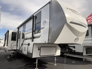 Nuevo 2025 Forest River Wildwood Heritage Glenn 325RL - Product Image 3