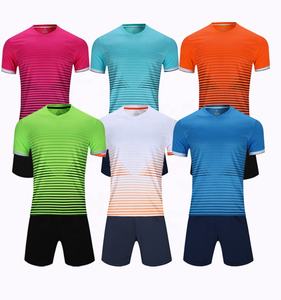ชุดฟุตบอลแบบเรโทร เสื้อเจอร์ซีย์แบบกำหนดเอง ชุดยูนิฟอร์ม ชุดแทรคสูท เสื้อเจอร์ซีย์แบบซับลิเมชั่น เสื้อฟุตบอล - Product Image 1