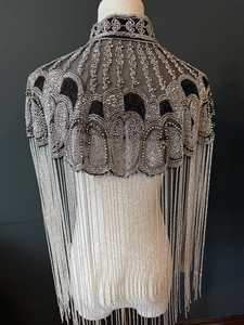 Cape Burlesque élégante avec brins perlés et paillettes Belle enveloppe festive avec silhouette droite pour les festivals - Product Image 4