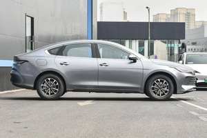 รถยนต์ไฟฟ้าปลั๊กอินไฮบริดรุ่น Destroyer 05 ปี 2024 ระยะทางวิ่งมากกว่า 700 กม. แบตเตอรี่ 110 กิโลวัตต์ชั่วโมง กำลังมอเตอร์ 200-250 กิโลวัตต์ - Product Image 3