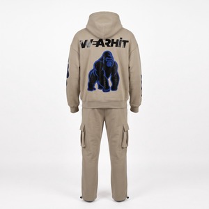 Ensemble de survêtement épais personnalisé avec logo, vinyle thermocollant, strass, sweat à capuche zippé, pantalon cargo, 420 GSM, couleur Putty, unisexe - Product Image 2