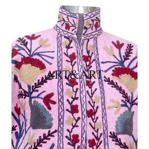 Veste en coton tricoté matelassée d'hiver Suzani TNT multicolore faite à la main pour femmes Taille unique Artisanat Inde - Product Image 3