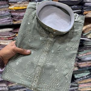 Ensemble Kurta Pyjama Traditionnel pour Hommes en Coton Khadi Lourd avec Broderie et Travail de Miroir, et Chudidar Semi-Coton - Collection Royal Export - Product Image 6