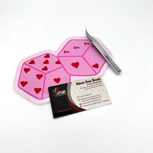 Azulejos de pestañas de dados de diseño sostenible personalizados, azulejos de pestañas acrílicos en forma de corazón, imanes para pinzas, herramienta de belleza al por mayor - Product Image 1