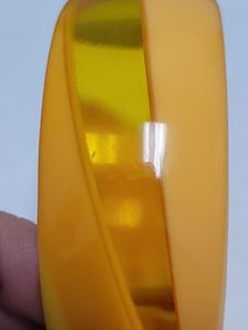Nouveau bracelet jonc en résine jaune-orange, design classique et élégant en acrylique épais, bijou unisexe tendance pour femme, idéal pour un mariage - Product Image 2