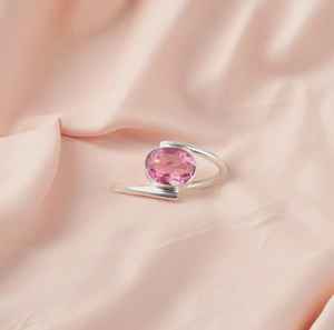 Bague ovale en Kunzite faite à la main en argent sterling 925, bijoux élégants, bague en pierres précieuses, cadeau pour femmes, design bohème - Product Image 1