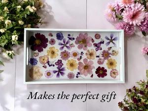 Plateau de service en bois émaillé floral noir et blanc exquis poignées décoratives en bois durable pour un décor à la maison élégant - Product Image 5