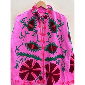 เสื้อแจ็คเก็ตผ้าฝ้ายปักมือลายซูซานี สีชมพูฟูเชีย แต่งลายดอกไม้ถักสีน้ำตาลแดงและสีเขียวเข้ม - Product Image 2