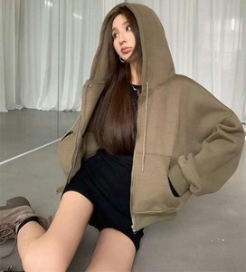 เสื้อฮู้ดซิปคอเต่าสำหรับผู้หญิง กันน้ำสำหรับฤดูหนาว ผ้าฝ้าย 100% โลโก้ด้านหน้า ทรงโอเวอร์ไซส์ สไตล์ลำลอง - Product Image 2