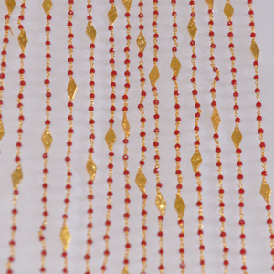 Chaîne de perles en verre rouge de 3-4 mm avec breloque fleur, fil plaqué or, chaîne perlée faite à la main pour la fabrication de bijoux - Product Image 2