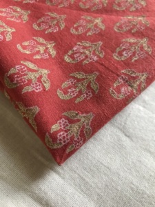 ผ้าฝ้ายพิมพ์ลายดอกไม้สีชมพูเข้มด้วยมือ - Product Image 4