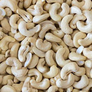 Nueces de Anacardo Crudas Secas SANTIGO W240 de Alta Calidad de Vietnam, Bolsa de 22.68 kg, 24 Meses de Duración - Product Image 1