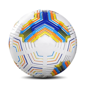 Ballon de football professionnel personnalisé de taille 5 à haute rétention d'air pour l'entraînement intérieur et extérieur cousu à la machine PVC TPU - Product Image 3