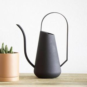 Arrosoir noir contemporain avec bec courbé allongé et poignée haute en boucle pour le jardinage - Product Image 6