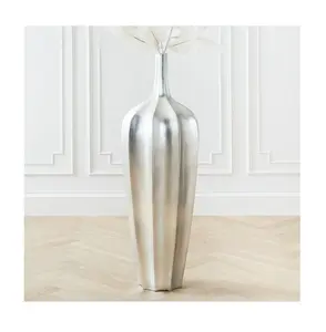 アンティークシルバー仕上げアルミニウムメタルフラワー花瓶カスタム仕上げメタルテーブルトップフラワー花瓶