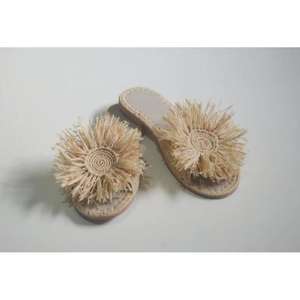 Vente en gros de pantoufles et sandales marocaines en raphia faites à la main, chaussures tissées écologiques pour femmes et hommes, fournisseur direct de commandes en gros - Product Image 1