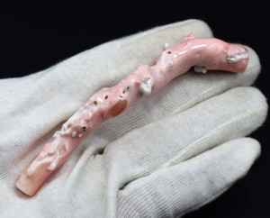 Palo de coral blanco japonés, piel de Ángel natural suelta, piedra preciosa de Coral, piedra rugosa pulida para la fabricación de joyas, Color blanco - Product Image 1