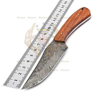 Sizzco fait à la main en acier damas lame forgée fixe Camping Skinner couteau beau manche en bois de frêne personnalisable OEM cadeau pour lui - Product Image 6