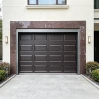 Porte de garage sectionnelle motorisée de luxe à fonctionnement fluide en acier renforcé pour villa privée, atelier de réparation, garage