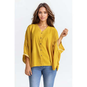 Blusa de Chifón Color Mostaza para Mujer con Bordado, Lentejuelas y Decoración de Encaje, Talla XL, Formal, con Cuello con Volantes y Lazo, WM-CS-SS24-075 - Product Image 5