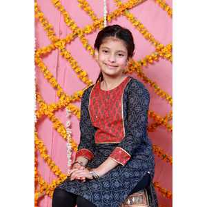 Robes de soirée traditionnelles en tissu licorice - Product Image 2