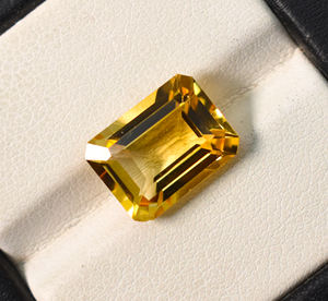 ซิทรินธรรมชาติทรงเหลี่ยมมรกตสีทอง 12X9X6 มม. 4.83 กะรัต - Product Image 2