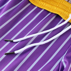 Conjuntos de uniformes de baloncesto duraderos de media manga de alta calidad con el mejor diseño, ropa cómoda estampada y transpirable hecha en fábrica - Product Image 4