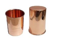 Verre à eau en cuivre fait à la main avec texture naturelle idéal pour les cuisines de style ferme et les besoins esthétiques intérieurs traditionnels