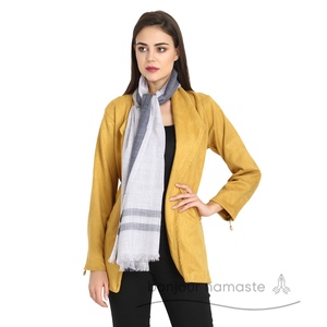 Stile parisiano Inspiree da donna lana stola Block strisce Design morbido grigio e bianco 90% lana 10% seta per Boutique store - Product Image 4