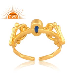 Anillo ajustable de piedras preciosas de corindón azul natural chapado en oro de 18 quilates de plata esterlina de última tendencia, fabricante de joyería fina Demi - Product Image 4