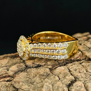 แหวนหมั้นทองคำแท้ 14K ประดับเพชรทรงกลมเจียระไนแบบบริลเลียนท์ ดีไซน์คลัสเตอร์ฮาโล สไตล์คริสเตียนสุดหรู - Product Image 1