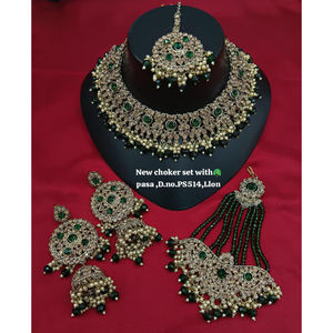 Conjunto de Collar Gargantilla Chapado en Oro con Pendientes y Maang Tikka, Joyería Étnica de Moda Hecha a Mano para Boda, Compromiso o Aniversario - Product Image 1