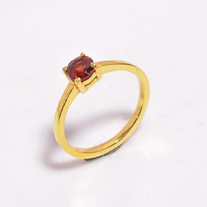 Bague de mariage ou de fête en argent sterling 925, style classique, grenat à coupe ronde, plaqué or pour femme - Product Image 1