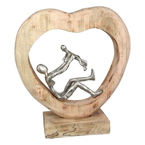 Sculpture moderne de couple s'embrassant dans un anneau de cœur en bois, figurine en aluminium artisanale symbolisant l'unité, l'amour et l'unité - Product Image 2
