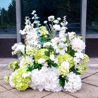 Vente en gros de boules de fleurs artificielles en soie Loyan modernes de haute qualité pour les arrangements de centre de table de mariage