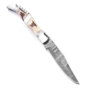 Cuchillo plegable de acero de Damasco con intrincados patrones de hoja, ligero y práctico para cazar, acampar y entusiastas del aire libre - Product Image 3