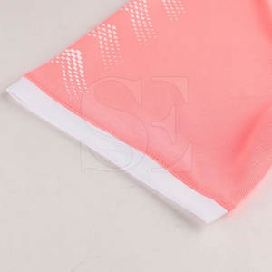 ชุดเสื้อเจอร์ซีย์และกางเกงขาสั้นสำหรับเด็กชุดฟุตบอลสีทึบระบายอากาศได้ดีดีไซน์ล่าสุด - Product Image 4