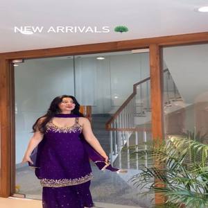 Top de imitación Georgette de diseñador para mujer y conjunto Sharara con forro de algodón y micro Dupatta de encaje de 2,1 metros para uso festivo - Product Image 3