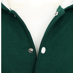 Bomber en satin personnalisé à prix d'usine, veste universitaire de sport à bandes colorées, veste de baseball universitaire pour hommes - Product Image 6